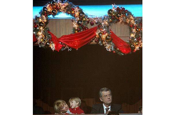 Ющенко окунулся в вертеп с козлами и забавами