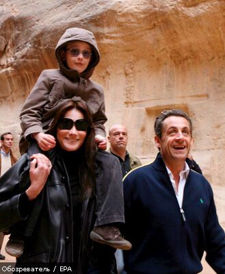 Саркози женат на Бруни уже неделю?