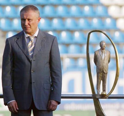 Президент ФФУ хочет иметь дело не с военными, а с ДУСей 