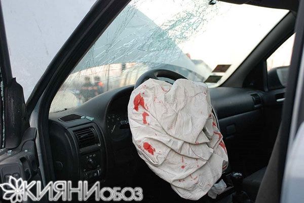 На Владимирском спуске не разминулись три авто