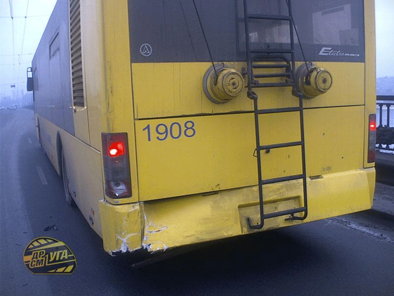 ДТП на мосту Патона парализовало пол-Киева