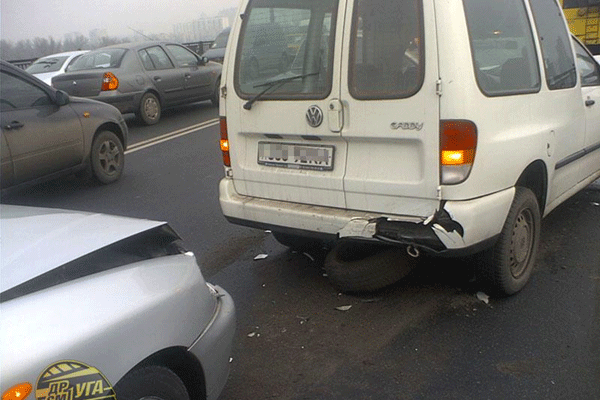 ДТП на мосту Патона парализовало пол-Киева