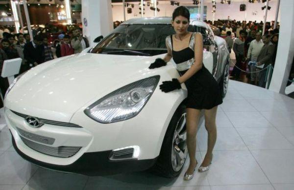 Восточные красотки с тюнинг-шоу в Токио