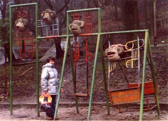 Жахи дитячих дворів. Чи не випускайте дітей гуляти!