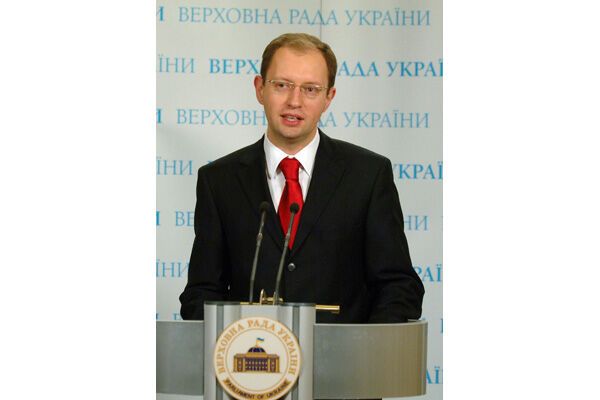 Яценюк урежет финансирование чиновников