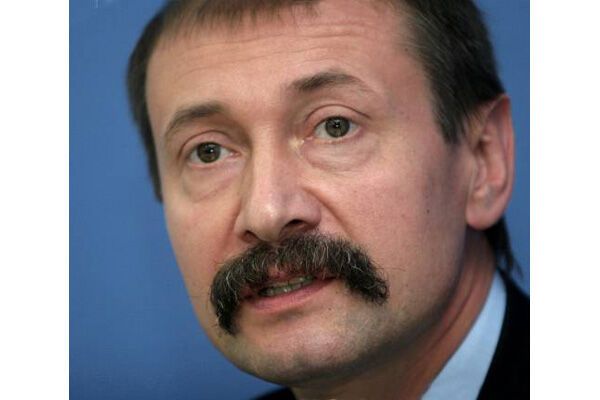 Папиев считает, что на всех вкладчиков денег не хватит