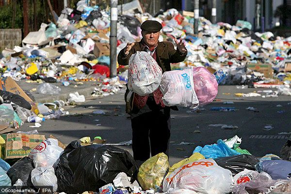 Итальянцы начинают мусорить за пределами страны