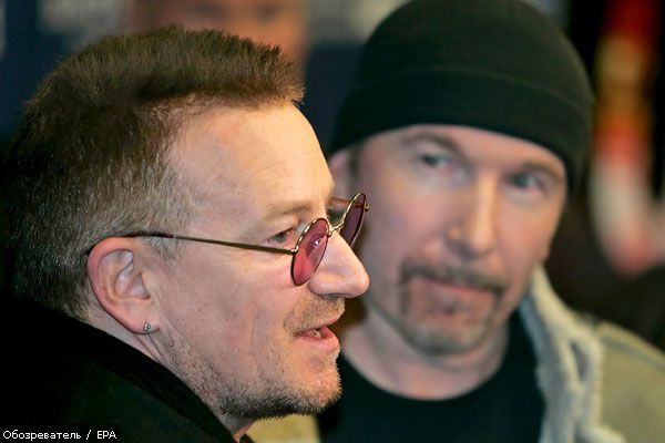 U2 решили дружно побить Принса