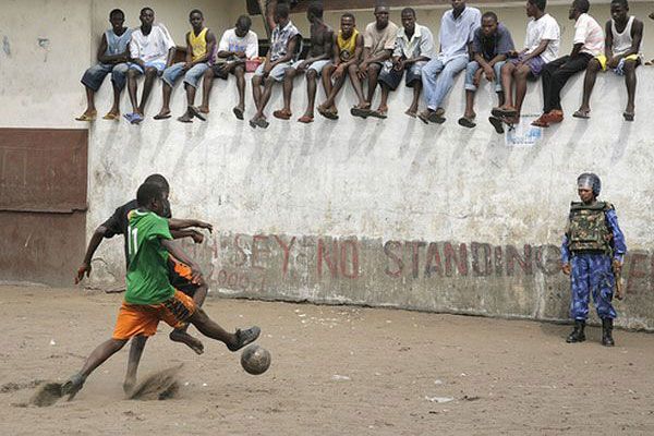 Фотоужас! Футбол в Африке