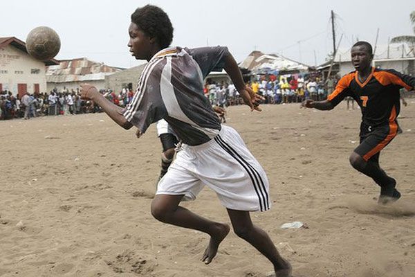 Фотоужас! Футбол в Африке