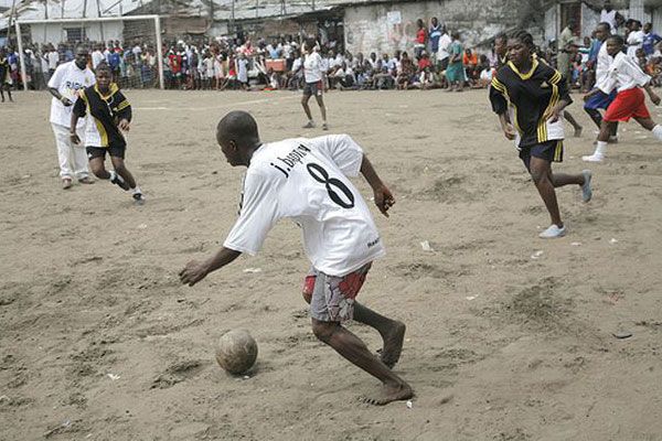 Фотоужас! Футбол в Африке