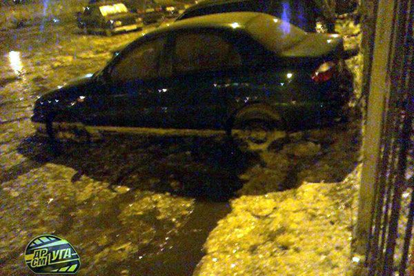 ЧП на Троещине: под землю провалились два киоска