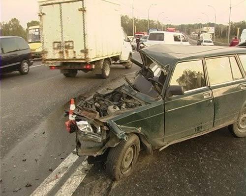 Жуткая лобовуха в Киеве! Столкнулись 4 авто!