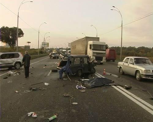 Жуткая лобовуха в Киеве! Столкнулись 4 авто!