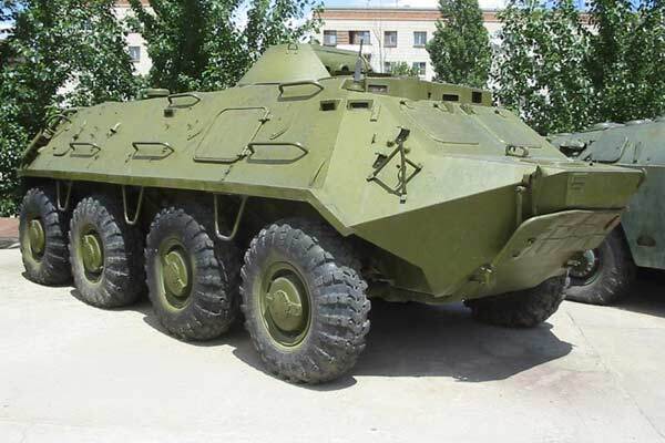Пьяный на БТРе переехал легковушку, один человек погиб