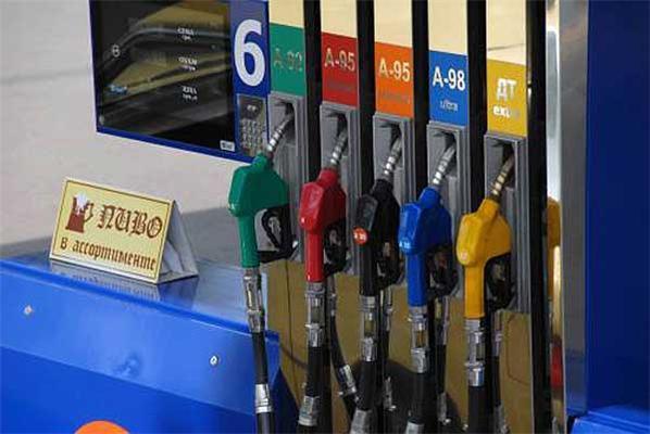 Нефть дешевеет, в Украине бензин дорожает