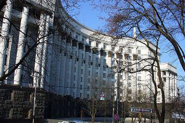СП вичавлює з Кабміну гроші 