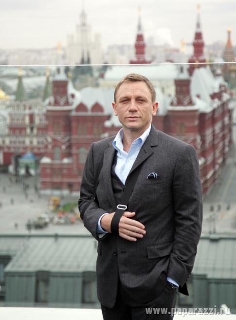 Джеймс Бонд гуляет по крыше