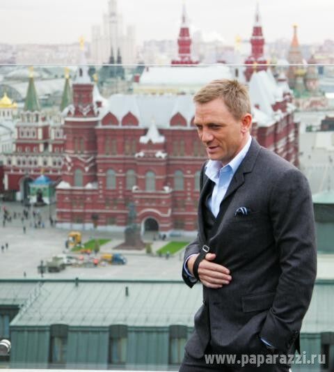 Джеймс Бонд гуляет по крыше