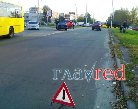 Безответственный водитель жестоко подставил девушку