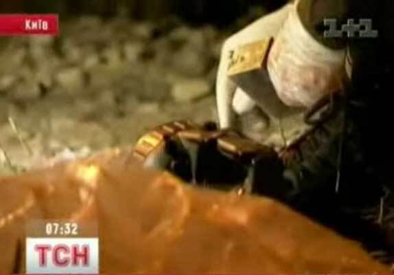 В Киеве в сотрудника СБУ бросили бомбу