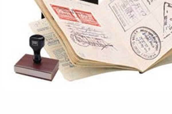 Мужчина съел штамп о браке со своей женой