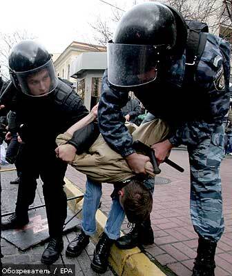 Молодь, менти і громадянське суспільство