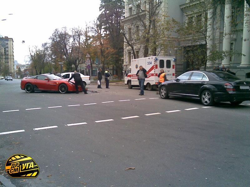 На улице Банковой произошло VIP-ДТП