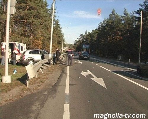 ДТП: "Хюндай" напоролся на отбойник