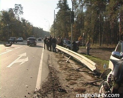 ДТП: "Хюндай" напоролся на отбойник