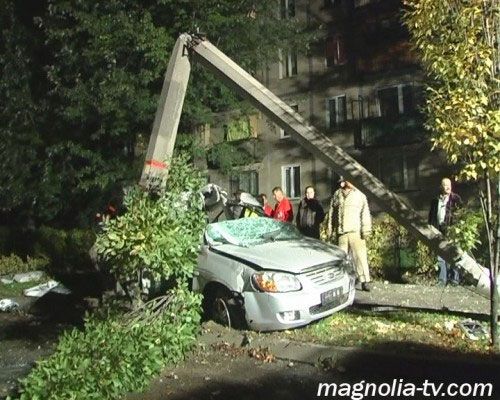 "КИА" врезался в столб, шансов выжить не было