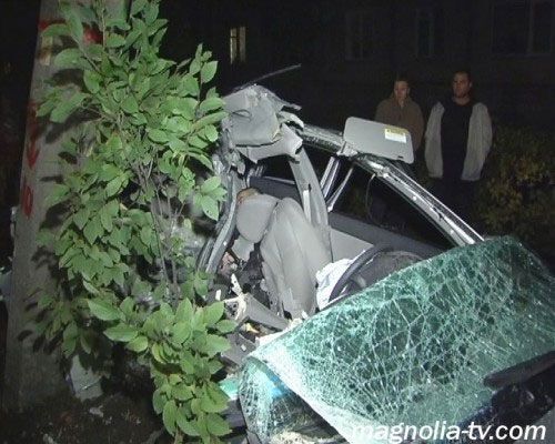 "КИА" врезался в столб, шансов выжить не было