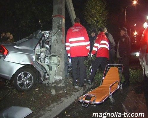 "КИА" врезался в столб, шансов выжить не было