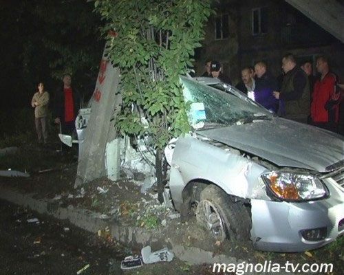 "КИА" врезался в столб, шансов выжить не было