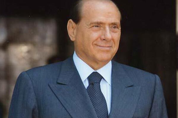 Берлускони "вывел" людей на улицы