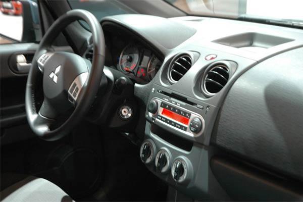 Новый Mitsubishi Colt представили в Париже