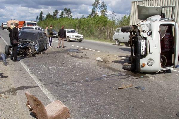 Жуткая авария! УАЗ протаранил на встречной ВАЗ!