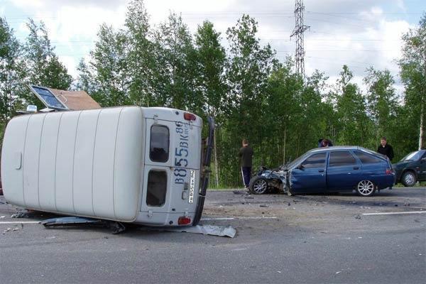 Жуткая авария! УАЗ протаранил на встречной ВАЗ!