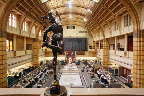 Для долара п'ятничні торги закінчилися на позначці 6 грн