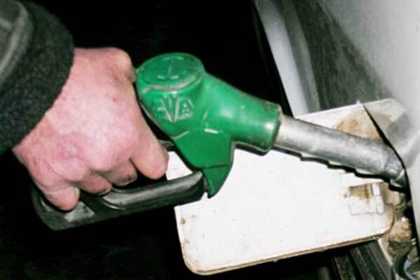 С понедельника бензин снова будет дешеветь