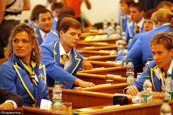 Кабмин постановил, тренеры получат наравне с призерами