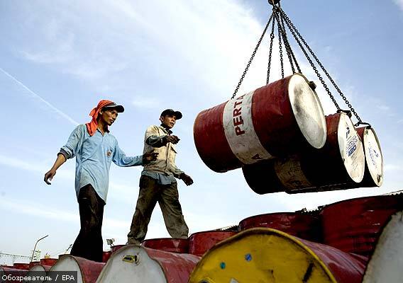 Цена на нефть рухнула до 86 долларов за баррель