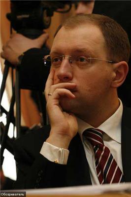 Яценюк собрал депутатов на обработку действий Ющенко