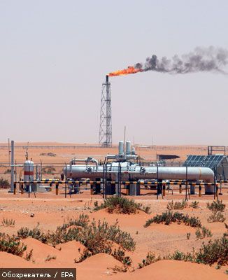 Цена на нефть опустилась ниже 54 долларов