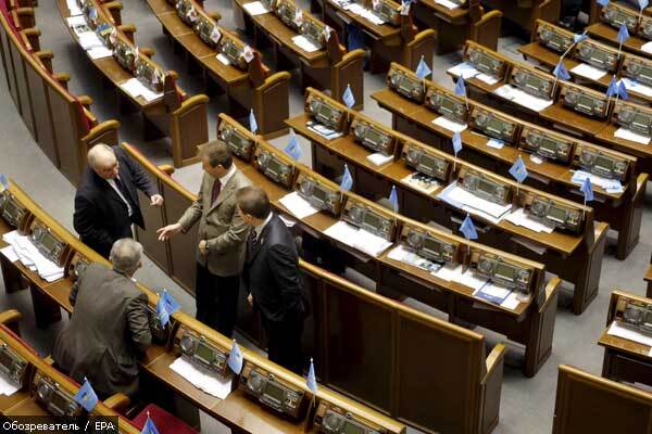 Антикризисный пакет потерялся между Кабмином и Радой