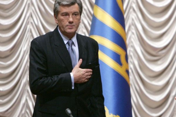 Ющенко нагородив прем'єр-міністра орденом