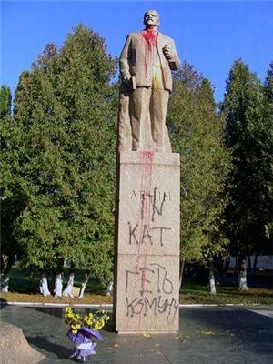 Россияне подрывают память о Ленине