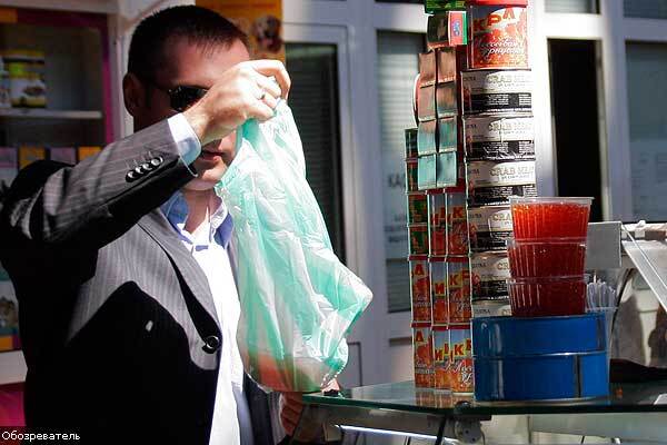 Каждый день продавцы обвешивают украинцев на 10%