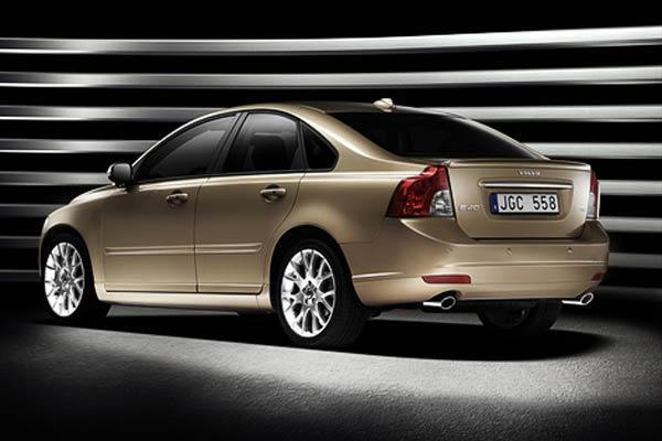 Volvo удлиняет S80 для Китая