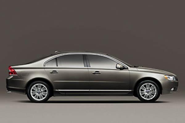 Volvo удлиняет S80 для Китая